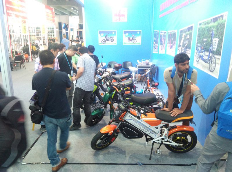 sunwing_shenyun_customer_checking_sample_118th_canton_fair_1