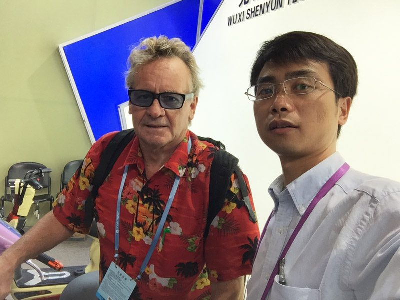 sunwing_shenyun_customer_checking_sample_119th_canton_fair_5