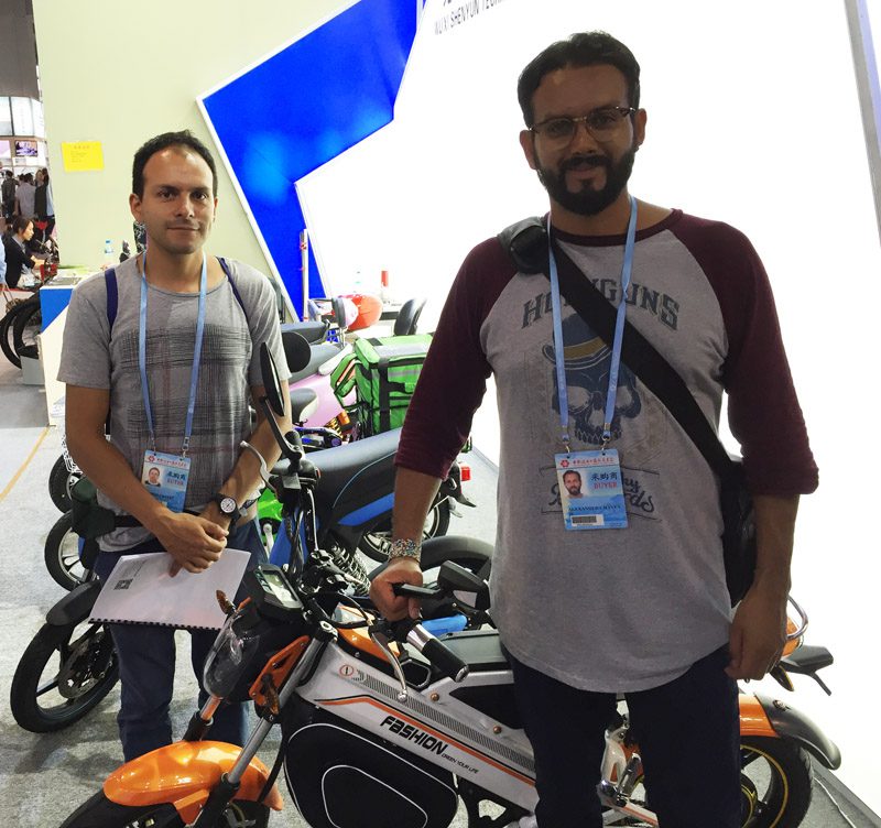 sunwing_shenyun_customer_checking_sample_119th_canton_fair_6